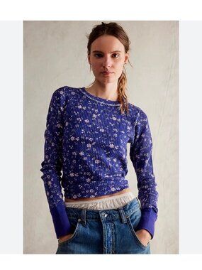 Free People We The Free Pretty Little Thermal purple floral L Top long  Sleeves